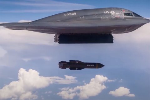 Стратегические бомбардировщики США сбросили бомбы на три ядерных объекта Ирана