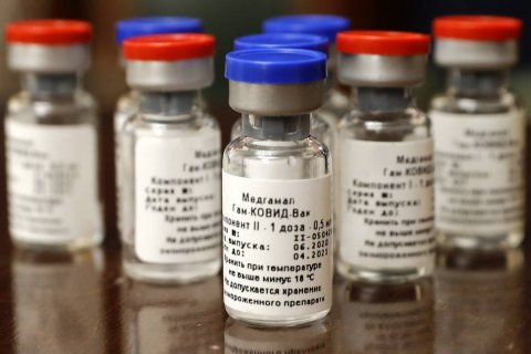 Опрос: За два месяца выросла доля россиян, не верящих заклинаниям властей о качестве российской вакцины против коронавируса