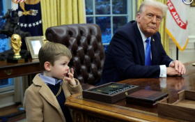 Трамп поменял стол «Резолют» в Овальном кабинете после того, как сын Илона Маска вытер о него козявку
