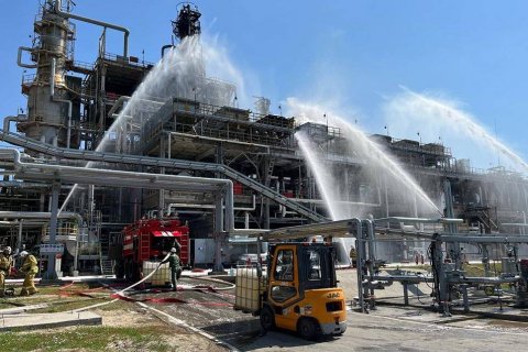 Ростовский нефтеперерабатывающий завод загорелся после атаки украинского беспилотника