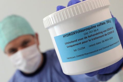 Десятки тысяч человек в начале пандемии коронавируса умерли от применения гидроксихлорохина – лекарства, которое Минздрав РФ использовал в основной схеме лечения ковида