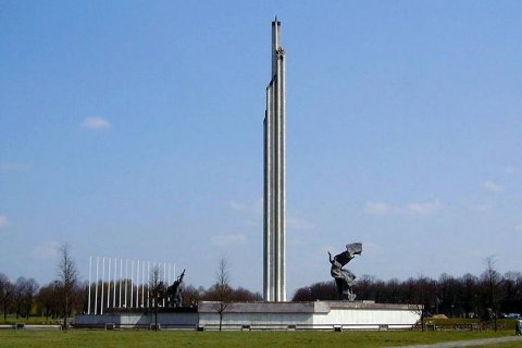 «Международное оборзение». Сейм Латвии разрешил снести памятник Освободителям Риги 