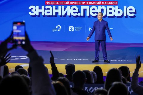 Медведев обвинил «западных болванов» во лжи и манипуляциях ради власти