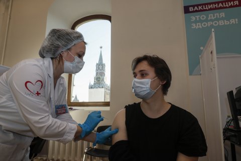 Российские ученые и врачи требуют раскрыть данные о вакцинации