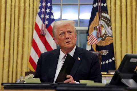 Трамп продлил санкции против России еще на год