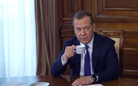 Медведев заявил, что власти не допустят милитаризацию экономики