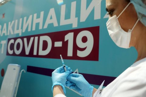 Путин сказал, что никого к вакцинации принуждать не будут... В половине регионов России ввели обязательную вакцинацию