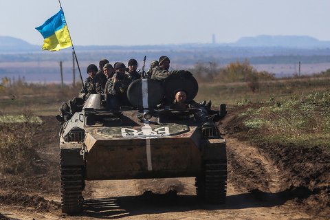 За два дня украинская армия почти 1000 раз обстреляла Донбасс