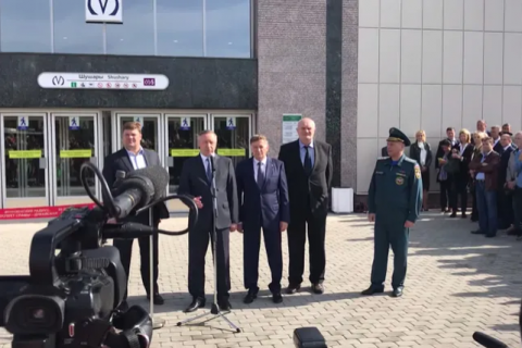 За три дня до выборов врио губернатора Петербурга Александр Беглов торжественно открыл три новые станции метро. И тут же их закрыл — они еще не готовы 