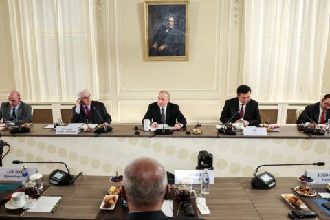 «Дальнейшее движение вперед неизбежно». Путин заявил о наступлении российских войск на всех направлениях в зоне СВО