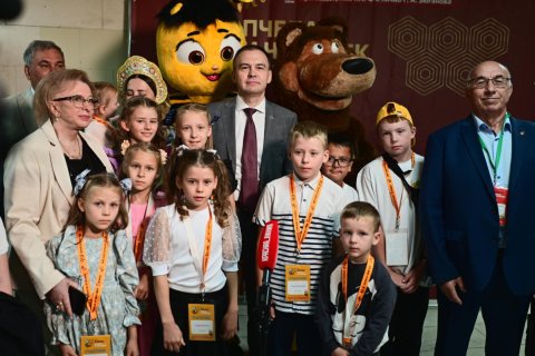 Юрий Афонин приветствовал участников Международного детского конкурса «Пчела и человек. Дети»