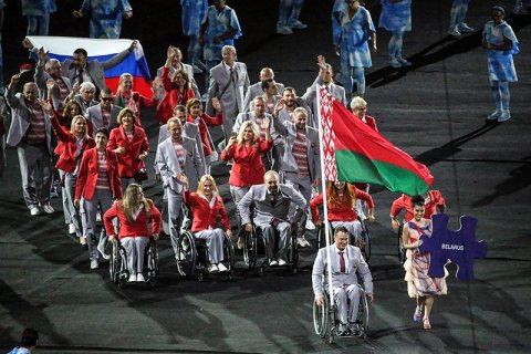 Белорусы вынесли российский флаг на церемонию открытия Паралимпиады