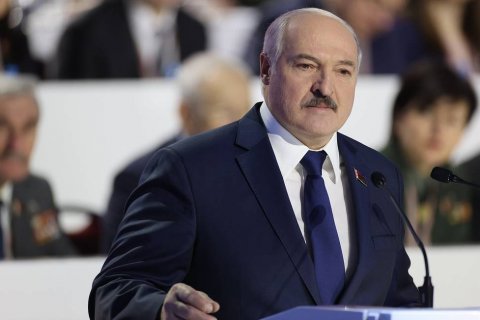 Лукашенко призвал белорусский бизнес работать на государство, пообещав жесткий контроль