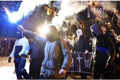 Иносми: Украинские радикалы зовут на Майдан людей с оружием