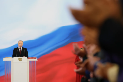 «Славься». Владимир Путин в пятый раз вступил в должность президента России — сроком на шесть лет