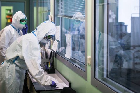 Число умерших от коронавируса в России превысило 122 тысячи человек 