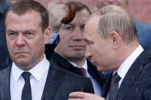 Медведев сравнил повышение пенсионного возраста с горьким лекарством