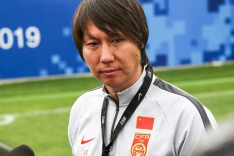 Бывший тренер сборной Китая по футболу получил пожизненный срок за коррупцию