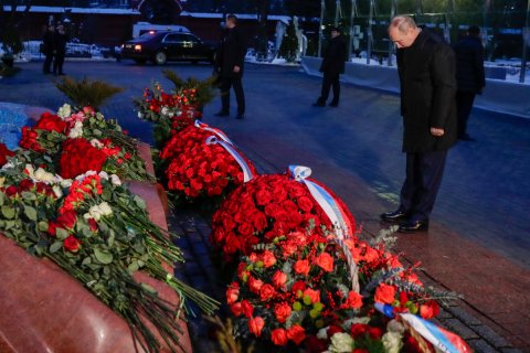 Путин обратился к россиянам у могилы Ельцина