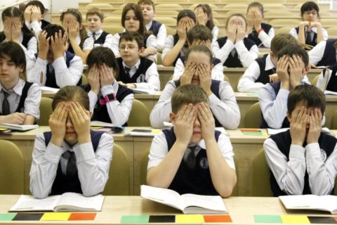 Минпросвещение и Рособрнадзор поспорили: Перегружены школьники или нет?