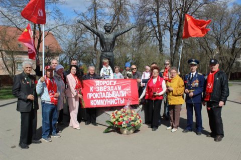 КПРФ в регионах провела памятные мероприятия в честь Дня космонавтики