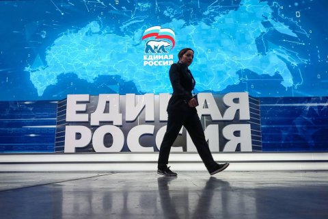«И за декабристов тоже». Госдума голосами «Единой России» в первом чтении одобрила наказание за оправдание экстремизма