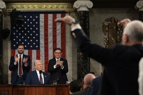 «Покахонтас говорит – да». Дональд Трамп в Конгрессе объявил о наступлении «золотого века» для США  