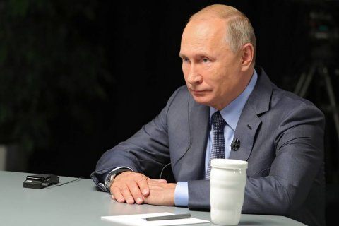Гонка вооружений ничего хорошего для мира не сулит, заявил Путин. Год назад Путин говорил, что она идет уже 16 лет