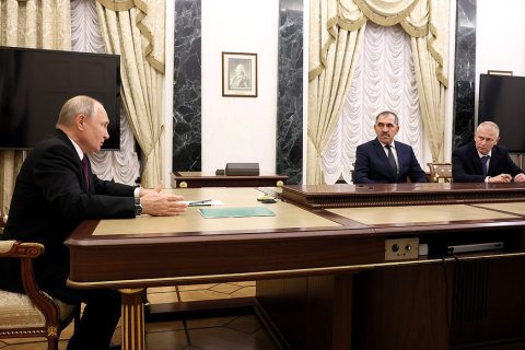 Путин поручил бывшему командиру «Вагнера» заняться «формированием добровольческих подразделений» 