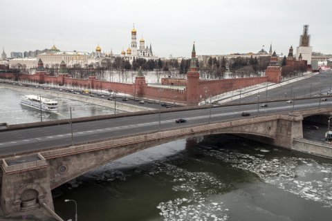 Кабель правительственной связи похитили из коллектора около Кремля