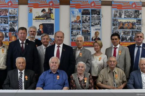 Геннадий Зюганов наградил бывших министров СССР и РСФСР