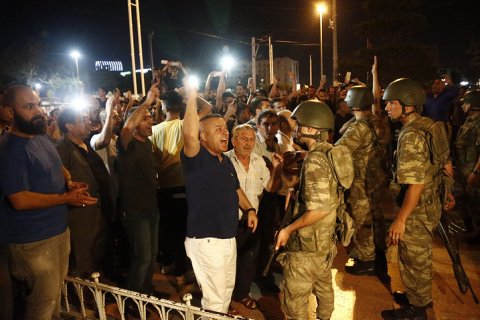 СМИ: Эрдоган совершает авторитарный переворот 
