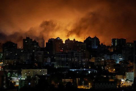 «За густым черным дымом не видно рассвета». ВС РФ нанесли по Киеву самый масштабный «удар возмездия» с начала СВО: 479 беспилотников