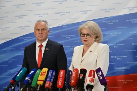Нина Останина и Евгений Бессонов выступили перед журналистами в Госдуме