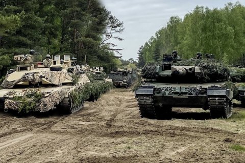 США и НАТО передадут Украине около 150 танков «Абрамс» и «Леопард-2»