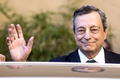 Президент Италии принял отставку премьера Драги 