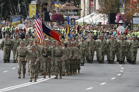В военном параде в Киеве приняли участие солдаты НАТО