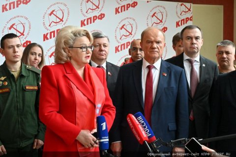 Г.А. Зюганов, Ю.В. Афонин, Д.Г. Новиков и Н.А. Останина выступили перед журналистами в перерыве X (октябрьского) Пленума ЦК КПРФ