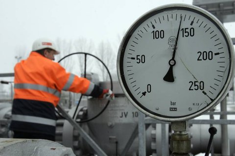 «Газпром» так «закачивает» газ в европейские хранилища, что они пустеют