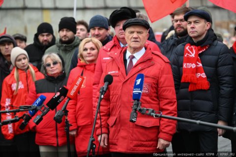 КПРФ отправила в Донбасс 149-й Новогодний гуманитарный конвой