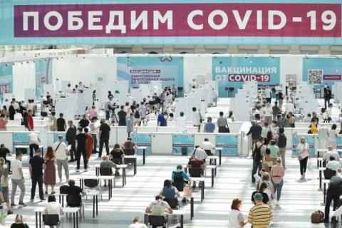 Опрос: Больше половины россиян не готовы делать прививку против коронавируса