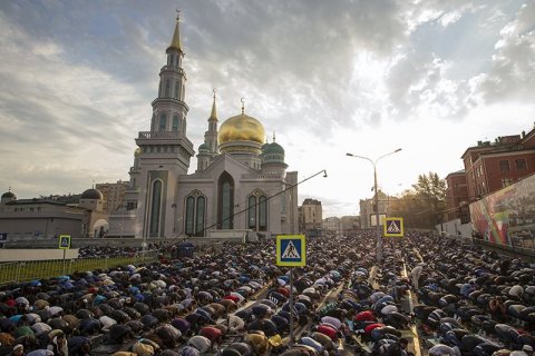 В Москве Ураза-байрам отпраздновали 200 тысяч человек