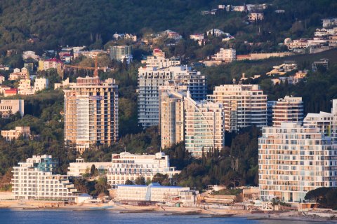 Средняя цена дома в Крыму равна средней зарплате за 33 года