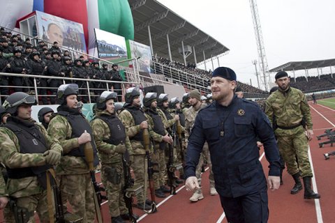 СМИ рассказали о конфликте Сечина и Кадырова