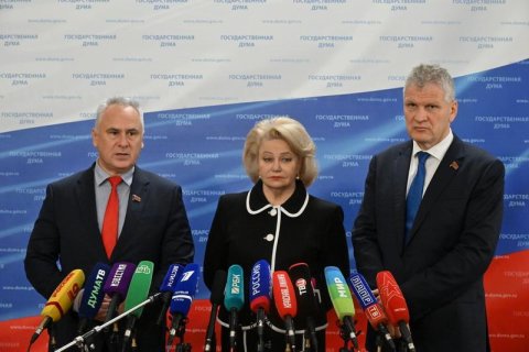 Е.И. Бессонов, А.В. Куринный и Н.А. Останина выступили перед журналистами в Госдуме