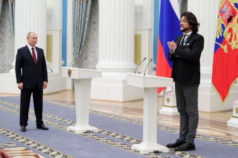 Путин наградил орденами бывших губернаторов, Киркорова и главу «Газпрома» — каждого по заслугам