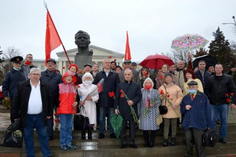 Коммунисты отметили 60-летие полета Юрия Гагарина по всей России 