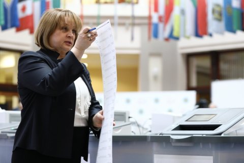 Памфилова предложила сдать мандат депутату-коммунисту, заявившей, что «в России нет выборов — одни фальсификации»