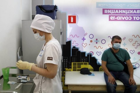 Вакцинация от коронавируса в Москве почти остановилась. «Граждане поверили пропаганде, что коронавирус в России побежден, и они не видят смысла в прививке»