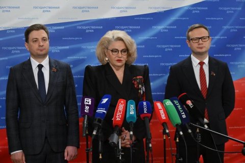 Н.А. Останина, Г.П. Камнев, В.П. Исаков выступили перед журналистами в Госдуме